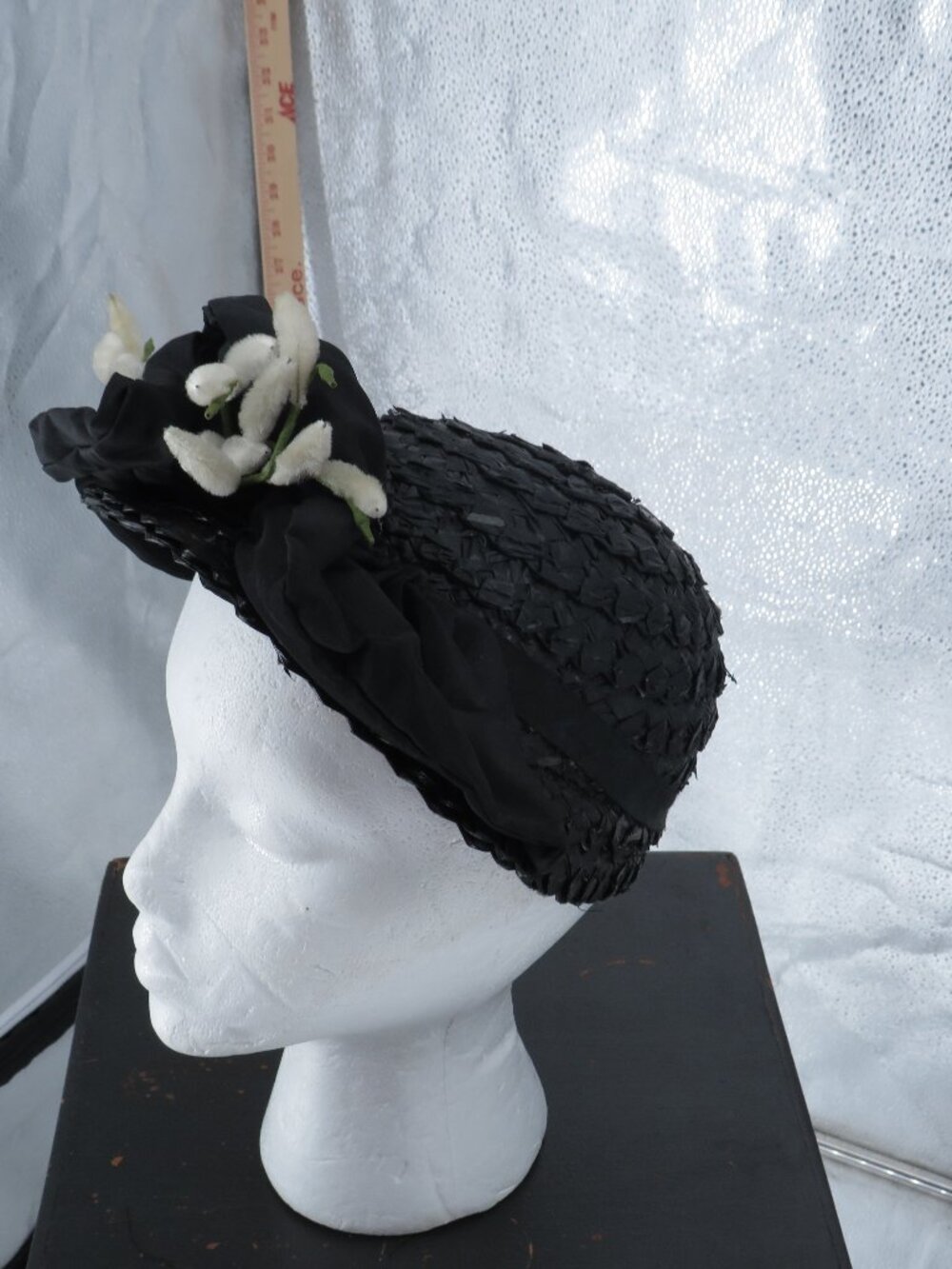 VINTAGE BLACK STRAW PILLBOX HAT ADJUSTABLE FLORAL FAUX FUR FLOWER FASCINATOR OS